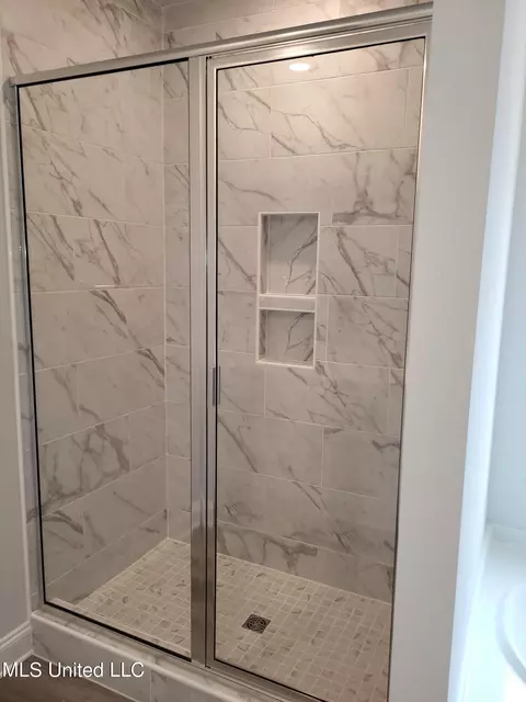 Bath - 87133 Highpoint Dr, Diamondhead, MS 39525 photo 2 of 4