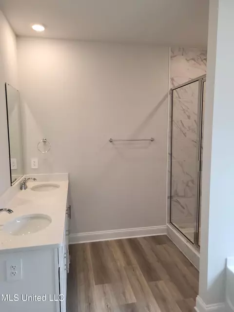 Bath - 87133 Highpoint Dr, Diamondhead, MS 39525 photo 1 of 4