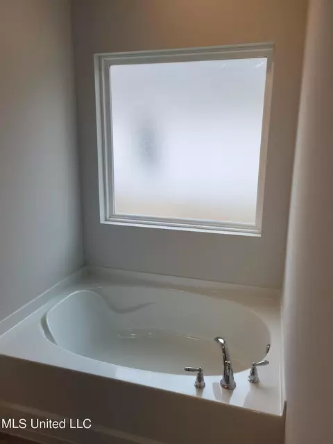 Bath - 87133 Highpoint Dr, Diamondhead, MS 39525 photo 3 of 4