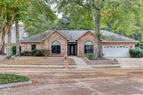 807 Woodglen Dr, Ocean Springs, MS 39564