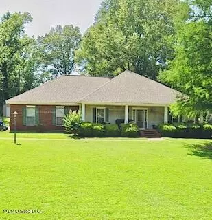 210 Wildwood Blvd, Jackson, MS 39212