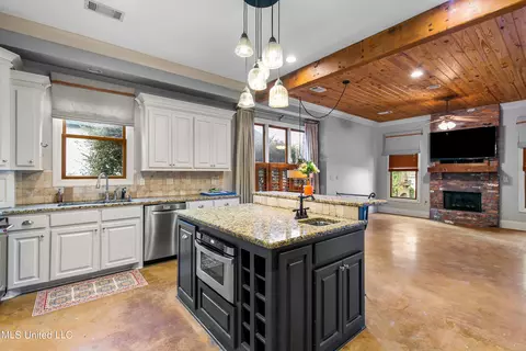 Kitchen - 147 Belle Pointe Dr, Madison, MS 39110 photo 13 of 17