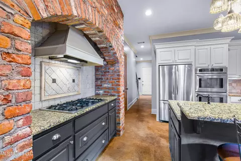 Kitchen - 147 Belle Pointe Dr, Madison, MS 39110 photo 6 of 17