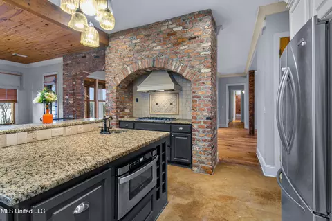 Kitchen - 147 Belle Pointe Dr, Madison, MS 39110 photo 17 of 17