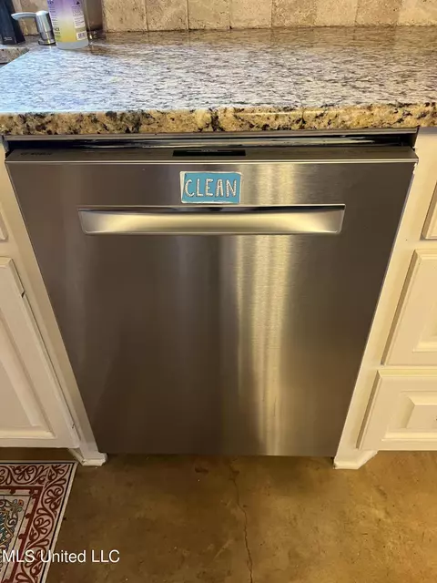 Kitchen - 147 Belle Pointe Dr, Madison, MS 39110 photo 12 of 17