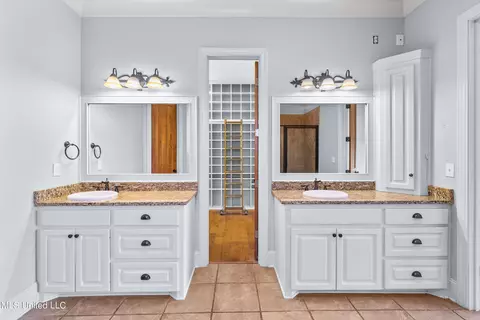 Bath - 147 Belle Pointe Dr, Madison, MS 39110 photo 8 of 13