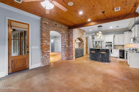 Living - 147 Belle Pointe Dr, Madison, MS 39110 photo 5 of 5