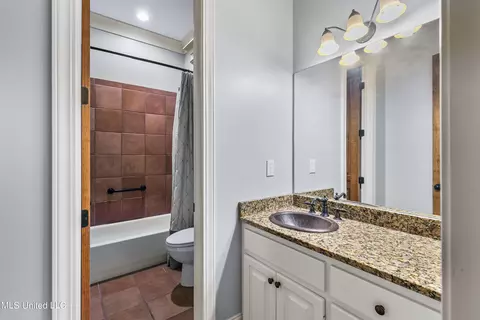 Bath - 147 Belle Pointe Dr, Madison, MS 39110 photo 12 of 13