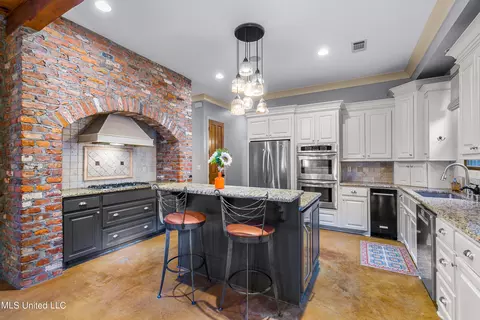 Kitchen - 147 Belle Pointe Dr, Madison, MS 39110 photo 5 of 17