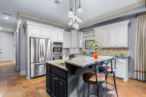 Kitchen - 147 Belle Pointe Dr, Madison, MS 39110 photo 9 of 17