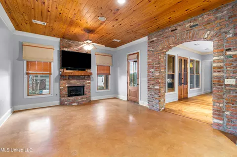 Living - 147 Belle Pointe Dr, Madison, MS 39110 photo 4 of 5