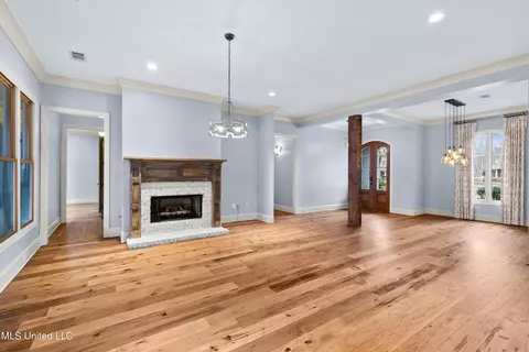 Living - 147 Belle Pointe Dr, Madison, MS 39110 photo 3 of 5