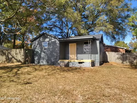 761 W Main St, Senatobia, MS 38668