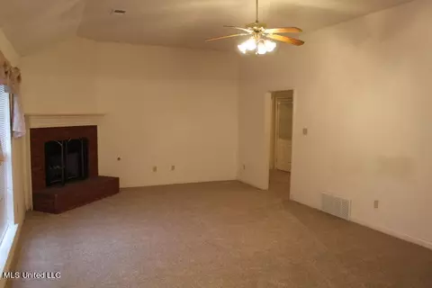 9338 E Meade Cir, Olive Branch, MS 38654 photo 3