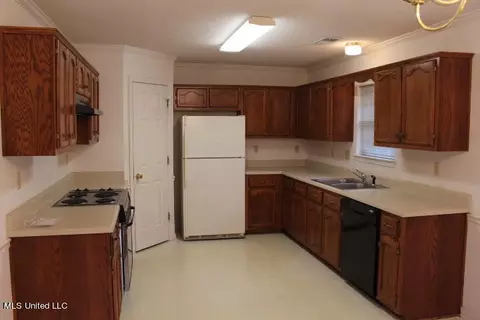 9338 E Meade Cir, Olive Branch, MS 38654 photo 6