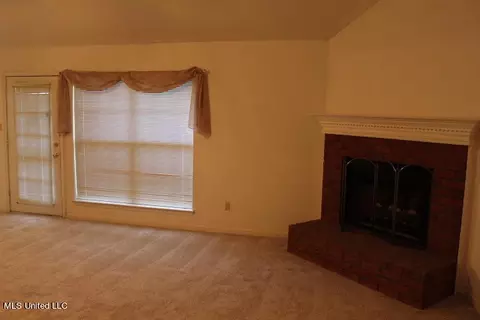 9338 E Meade Cir, Olive Branch, MS 38654 photo 5