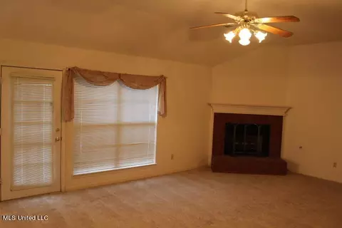 9338 E Meade Cir, Olive Branch, MS 38654 photo 4