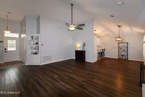 333 E Cascades Cir, Clinton, MS 39056 photo 9