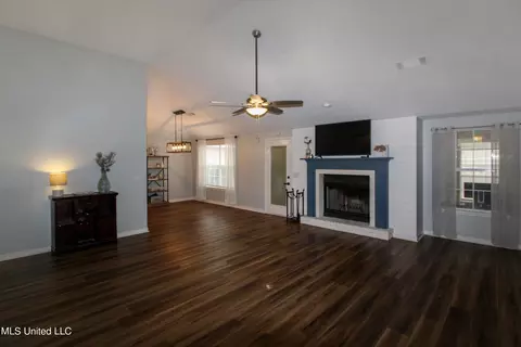 333 E Cascades Cir, Clinton, MS 39056 photo 7