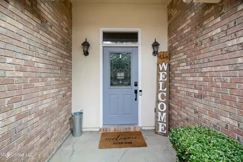 333 E Cascades Cir, Clinton, MS 39056 photo 4