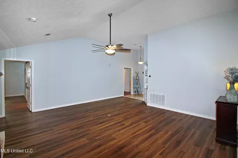 333 E Cascades Cir, Clinton, MS 39056 photo 8