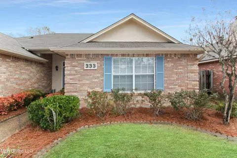 333 E Cascades Cir, Clinton, MS 39056 photo 2