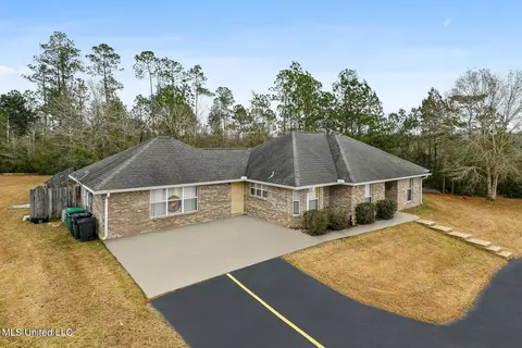 5031 Ivanhoe Dr, Kiln, MS 39556