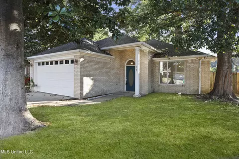 7707 Falcon Cir, Ocean Springs, MS 39564