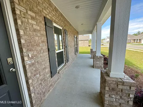 12222 Savannah Cir, Ocean Springs, MS 39564
