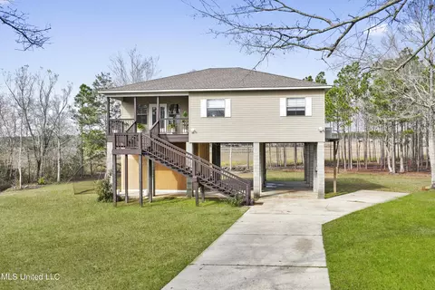 5515 Sioux Dr, Ocean Springs, MS 39564