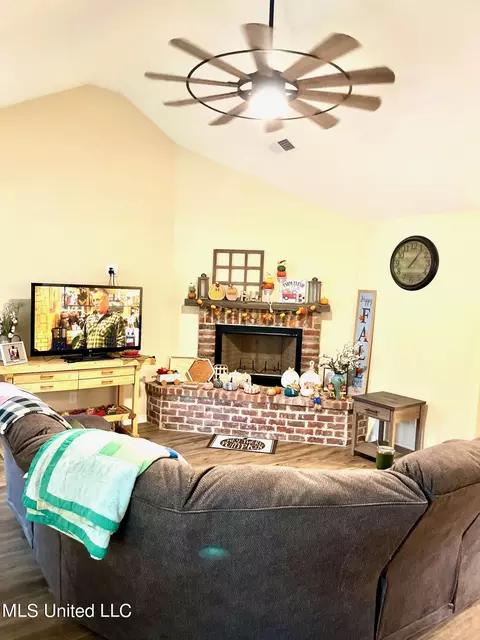 2726 Cumbest Bluff Rd, Moss Point, MS 39562 photo 3
