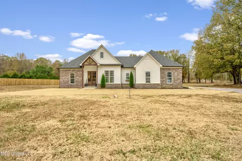 379 Dry Field Rd, Byhalia, MS 38611