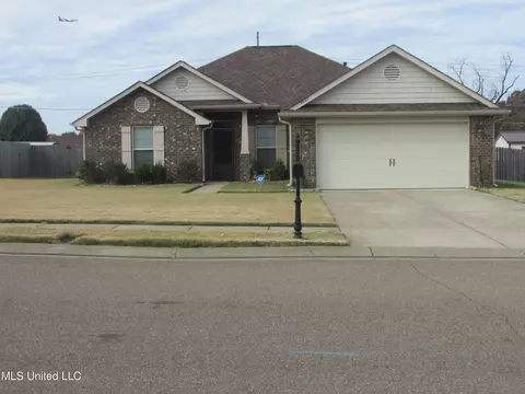 7661 W Woodridge Dr, Southaven, MS 38672
