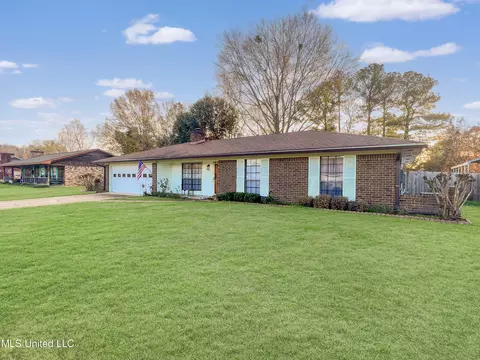 2733 Burma Dr, Pearl, MS 39208