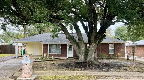 7208 Larochelle Dr, Biloxi, MS 39532
