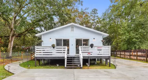 8805 Elm Ave, Ocean Springs, MS 39564