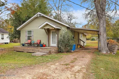205 3rd St, D'lo, MS 39062