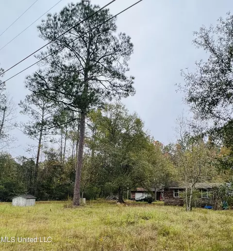 8800 Augusta Rd, Moss Point, MS 39562 photo 4
