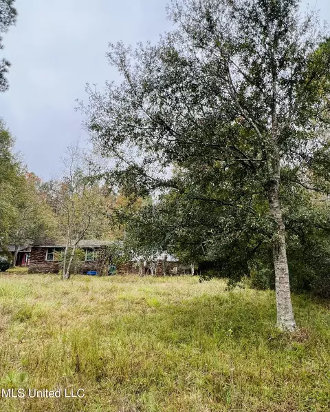 8800 Augusta Rd, Moss Point, MS 39562 photo 3
