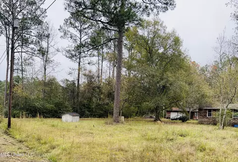 8800 Augusta Rd, Moss Point, MS 39562 photo 2