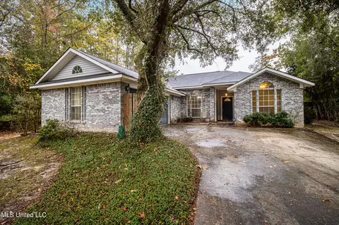 1052 Haleiwa Ct, Diamondhead, MS 39525