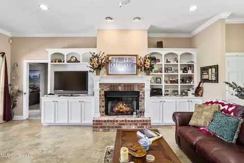 Living - 3148 Volley Campbell Rd, Terry, MS 39170 photo 3 of 4