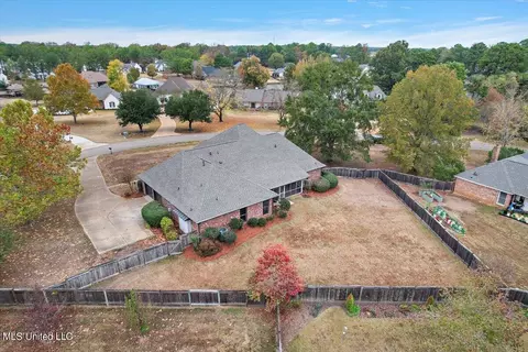 Exterior - 131 Savannah Bnd, Madison, MS 39110 photo 5 of 7