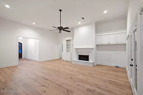 Living - 131 Savannah Bnd, Madison, MS 39110 photo 2 of 3