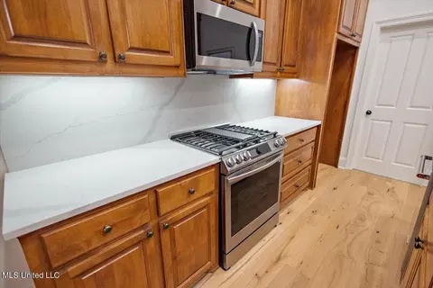 Kitchen - 131 Savannah Bnd, Madison, MS 39110 photo 3 of 6