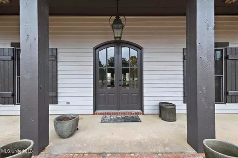 Entry Way - 131 Savannah Bnd, Madison, MS 39110 photo 1 of 4