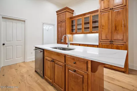 Kitchen - 131 Savannah Bnd, Madison, MS 39110 photo 4 of 6