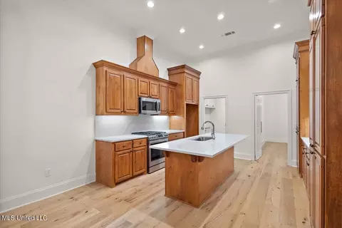 Kitchen - 131 Savannah Bnd, Madison, MS 39110 photo 1 of 6