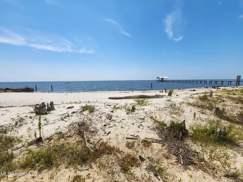 5721 Belle Fontaine Dr, Ocean Springs, MS 39564