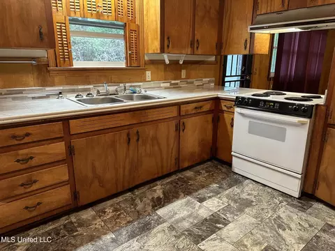 914 Lotus Ave, Jackson, MS 39204 photo 5